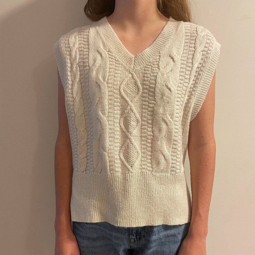 Cream white cropped cable knit sweater vest - Divided size small